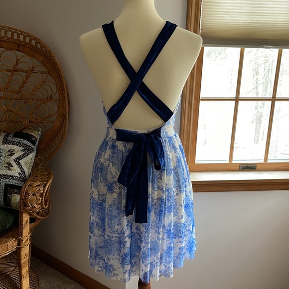Boohoo Blue & White Patterned Halter Dress - Picture 6 of 7